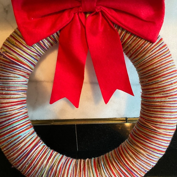 Christmas Yarn Wreath - Picture 10 of 11